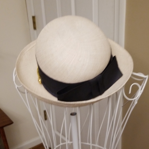 Fabulous Classy Hat - Picture 4 of 8